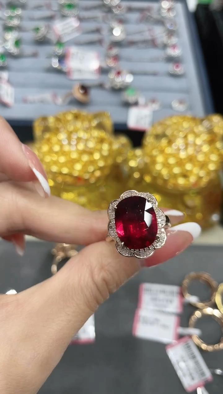 18K金镶嵌天然碧玺戒指