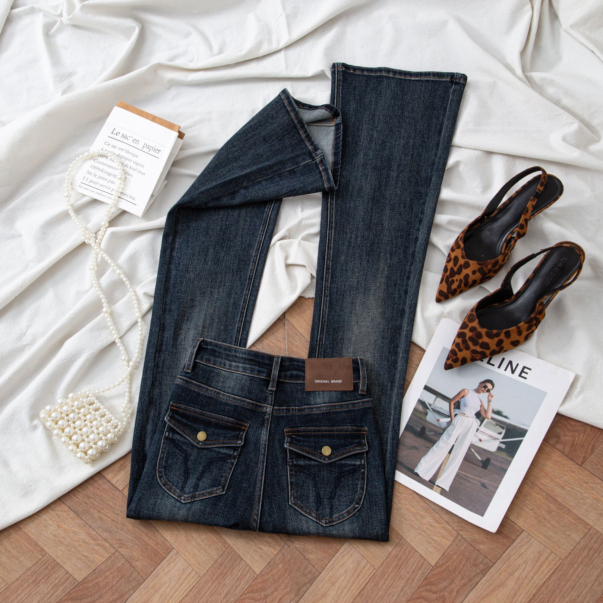 雾霾蓝加绒中高腰微喇牛仔裤女2025秋季高雅弹力显瘦提臀喇叭裤女