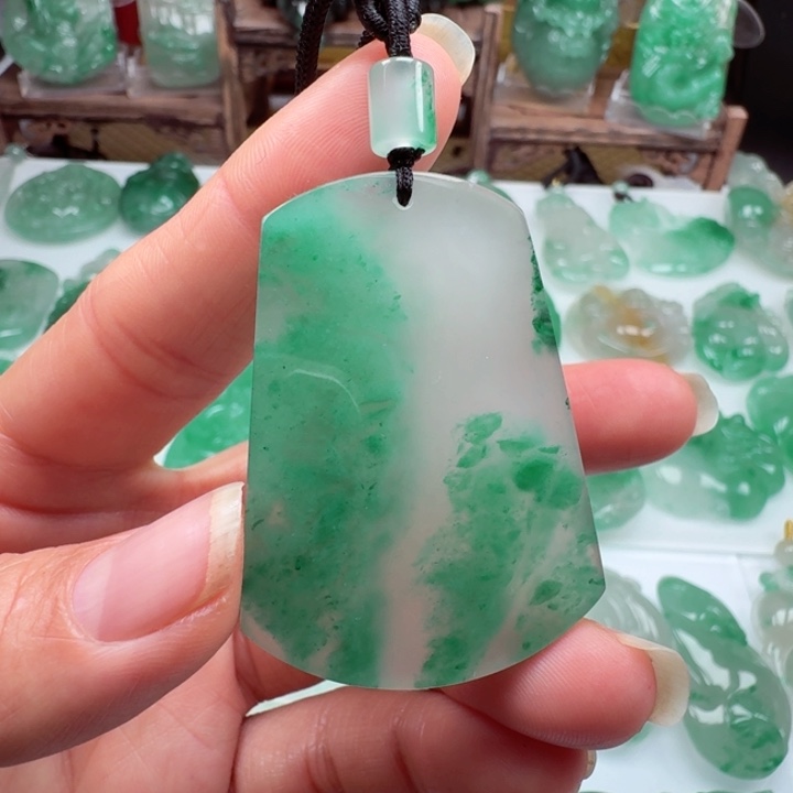 颈饰未镶嵌石英质玉