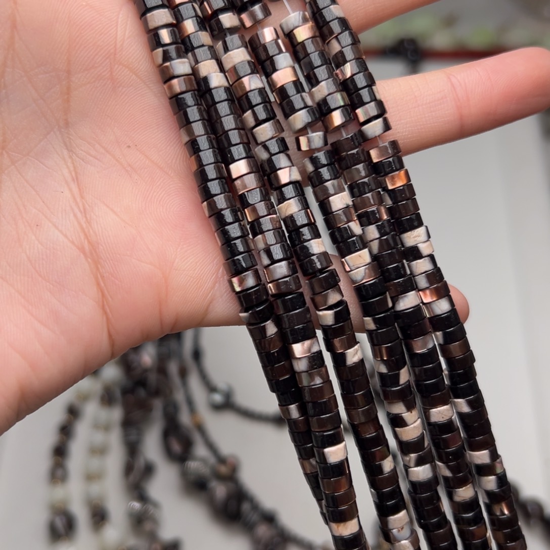 玛瑙/玉髓合金珠宝半成品N387。5.7mm天然黑金贝隔片药片一条