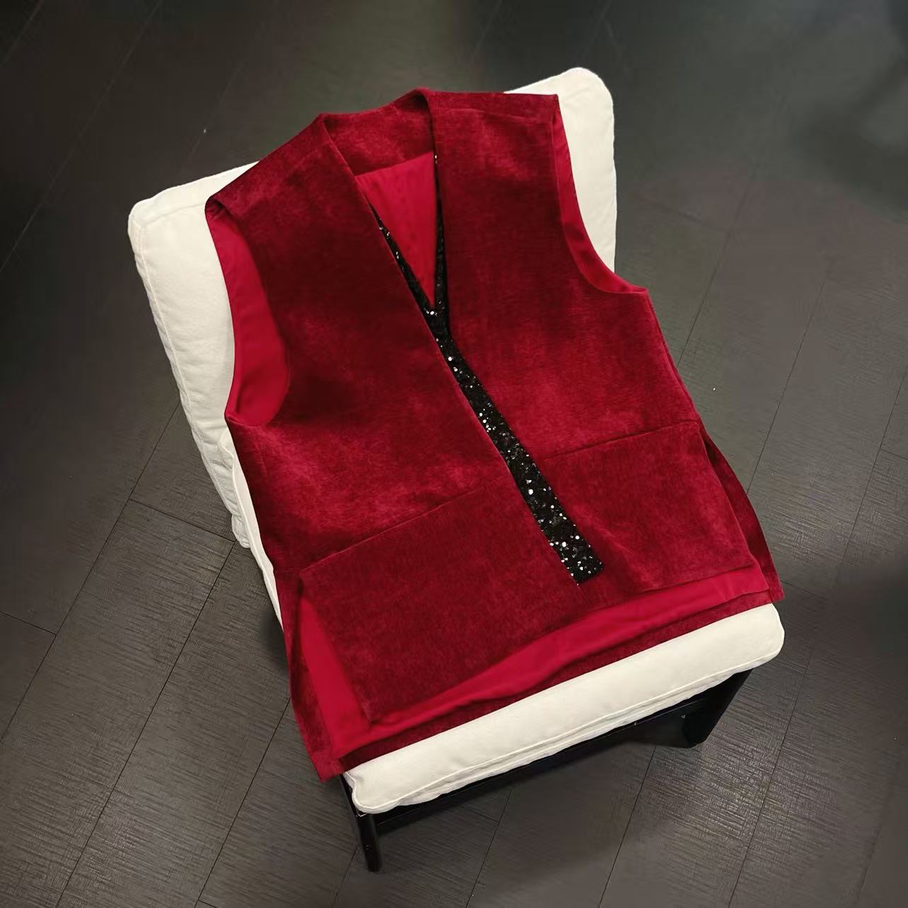 小众松弛减龄时尚感复古‘安可拉红’不对称马甲