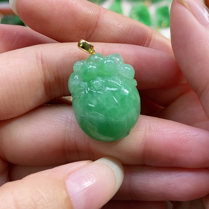 颈饰未镶嵌翡翠吊坠