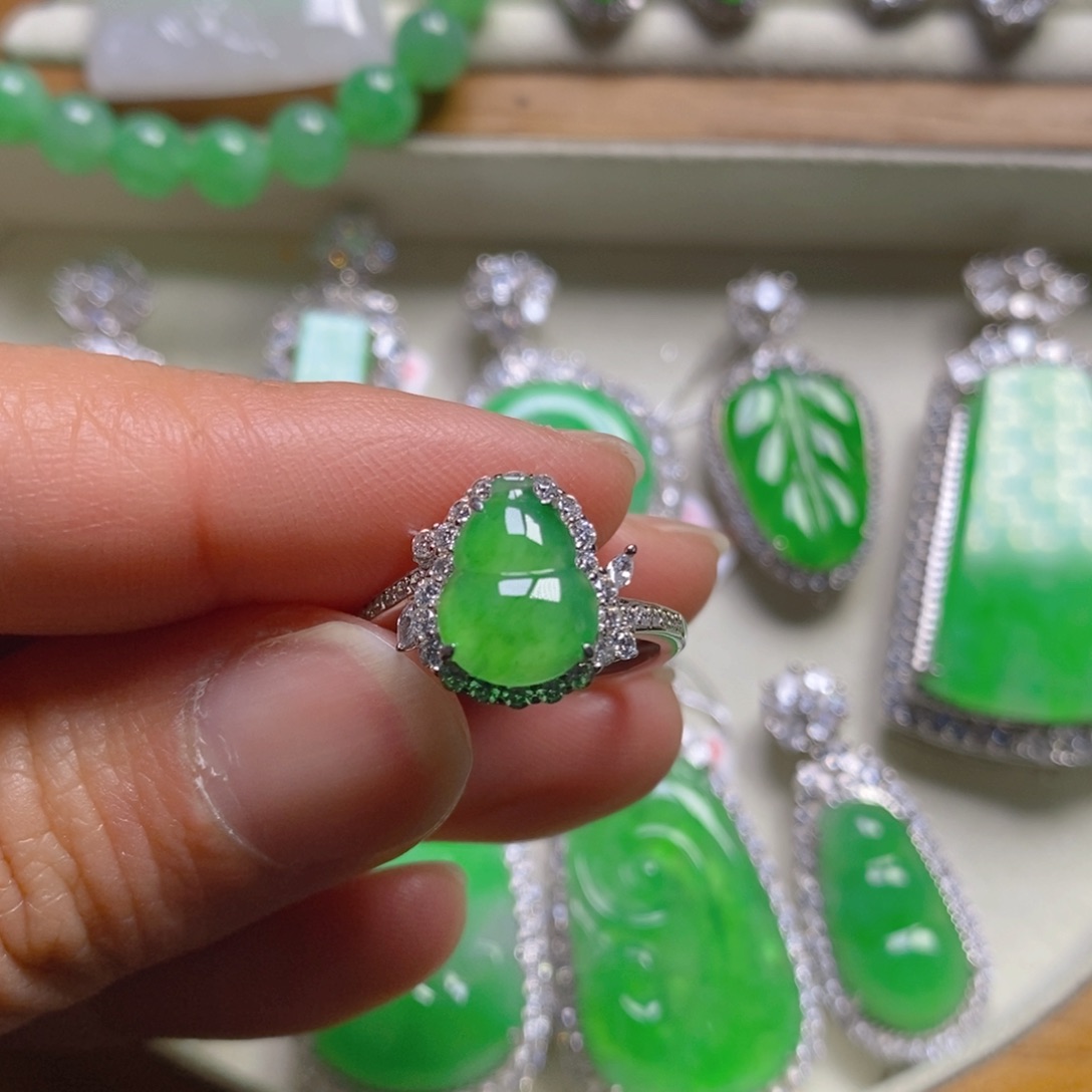 翡翠颈饰银S925镶嵌葫芦女戒