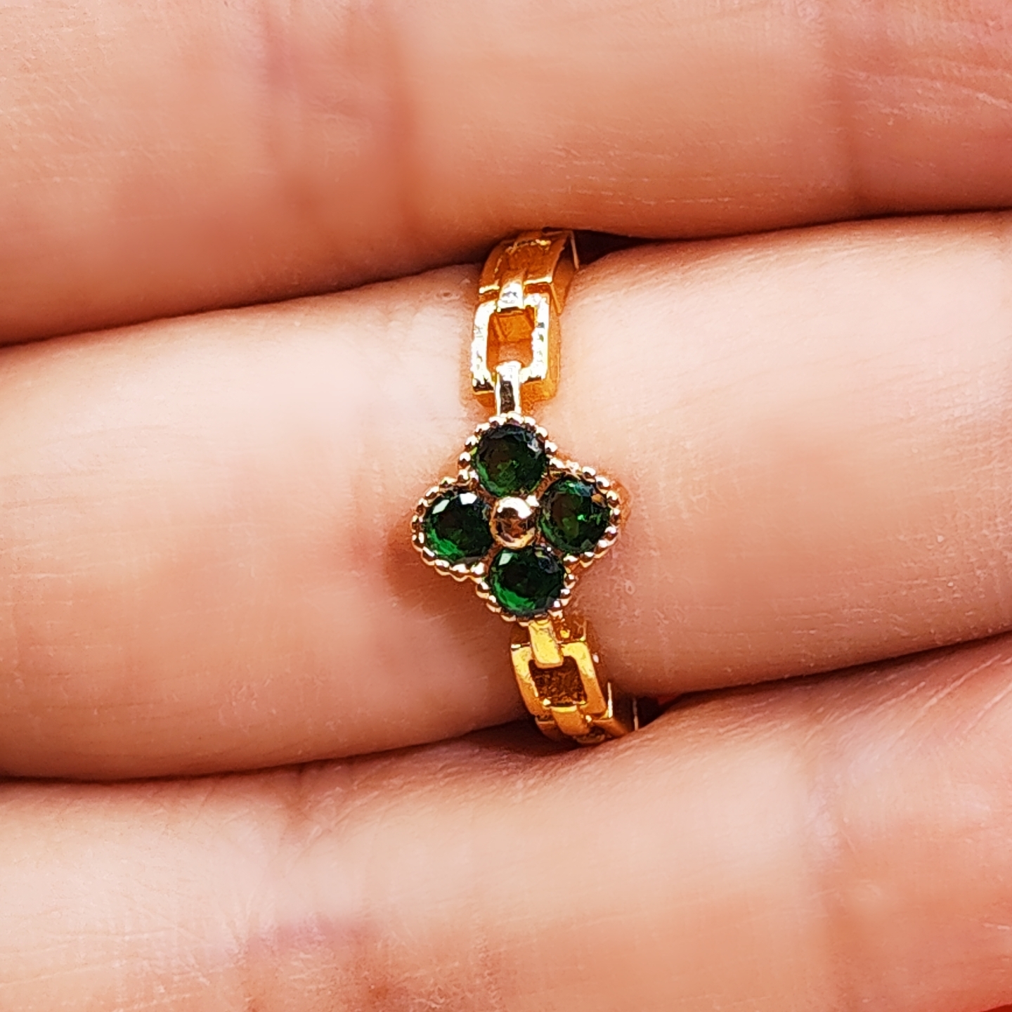 卡棋穆—珍藏轻奢艳绿宝-精工高订戒指 625