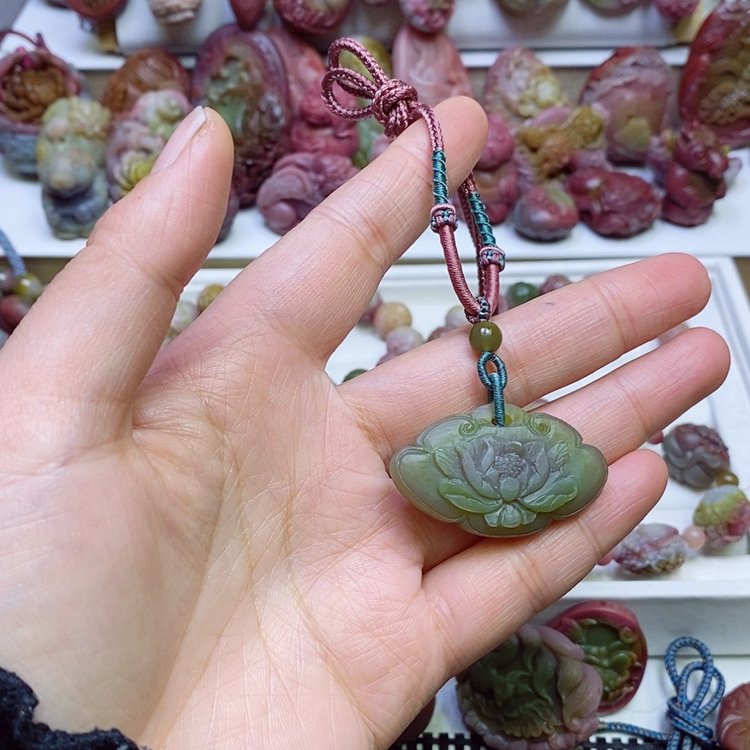 玛瑙/玉髓盐源玛瑙吊坠未镶嵌