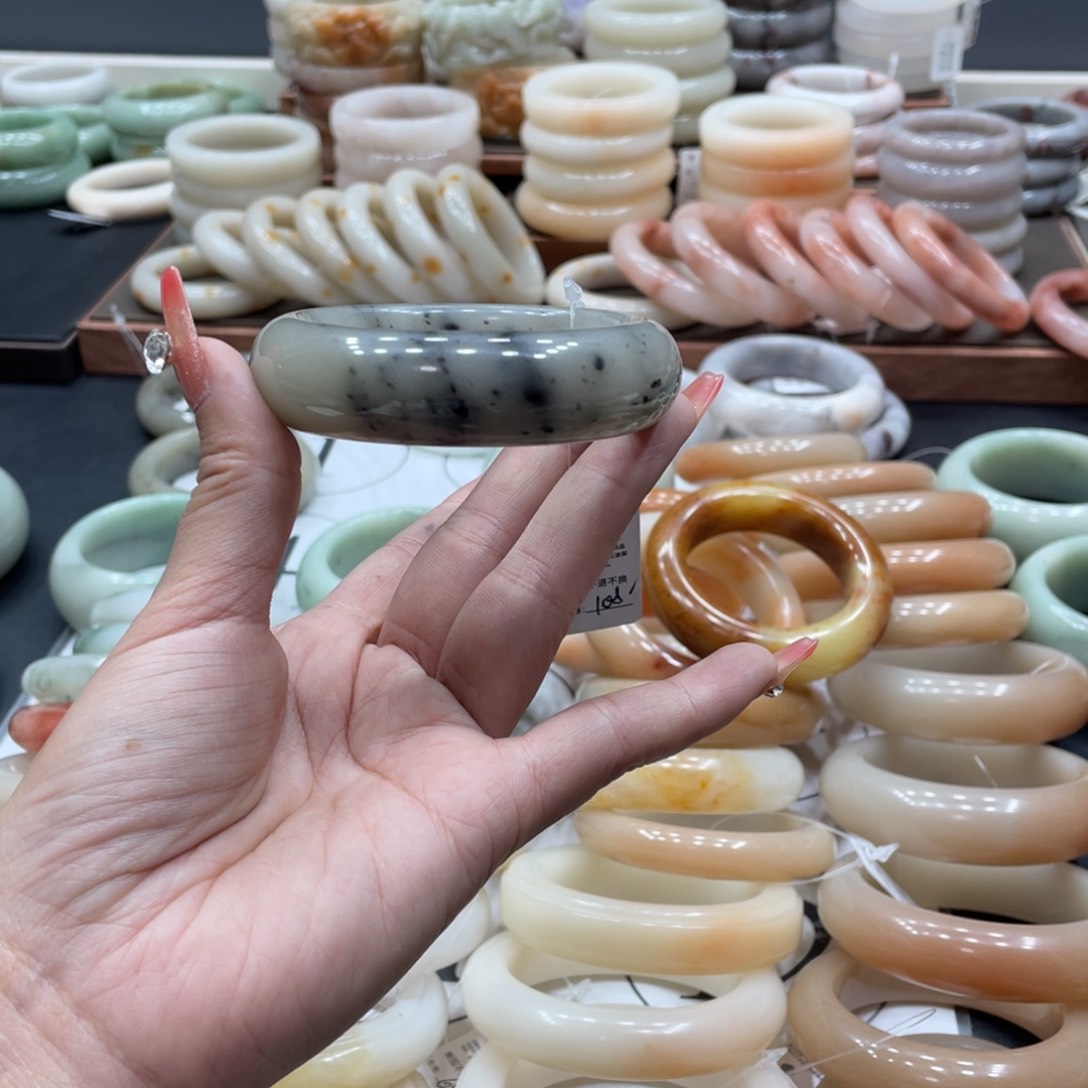 石英质玉手镯未镶嵌芸**