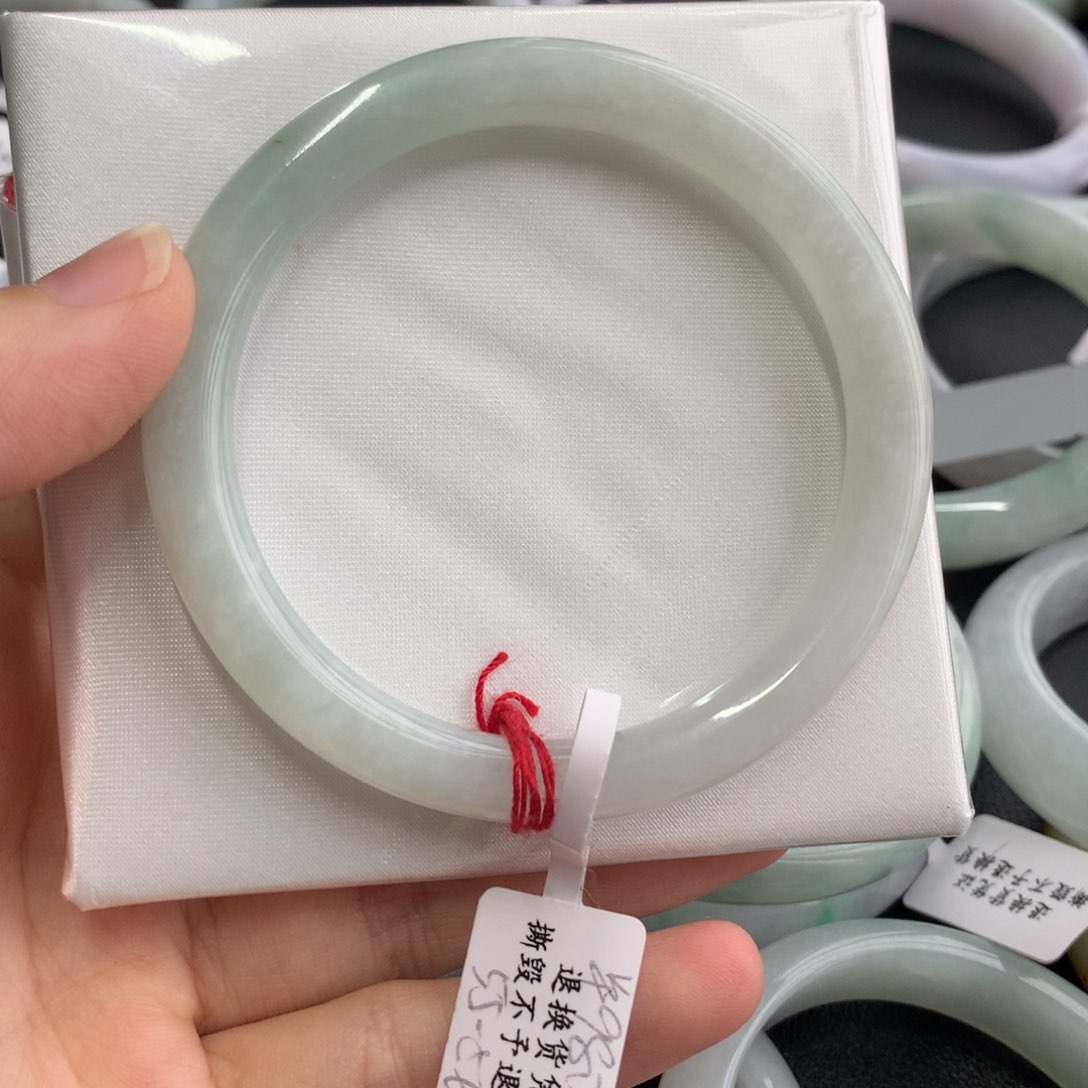 翡翠未镶嵌手镯圆条