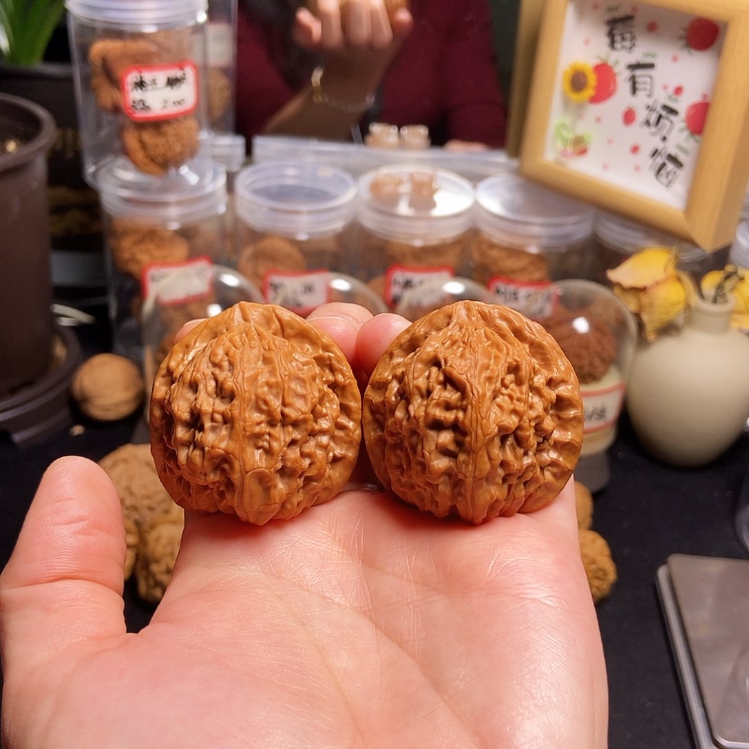 文玩核桃吊坠43金麒麟