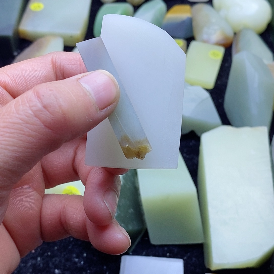 颈饰未镶嵌和田玉青**信