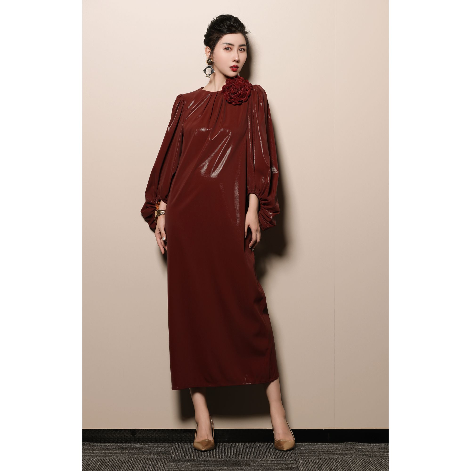 芈莱尤优——设计款静奢风圆领灯笼袖连衣裙2406