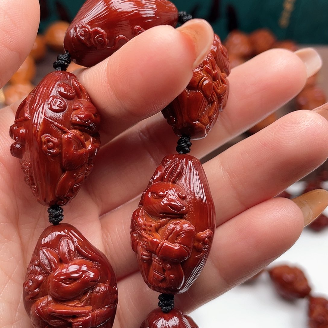 橄榄核手串西装爆兔