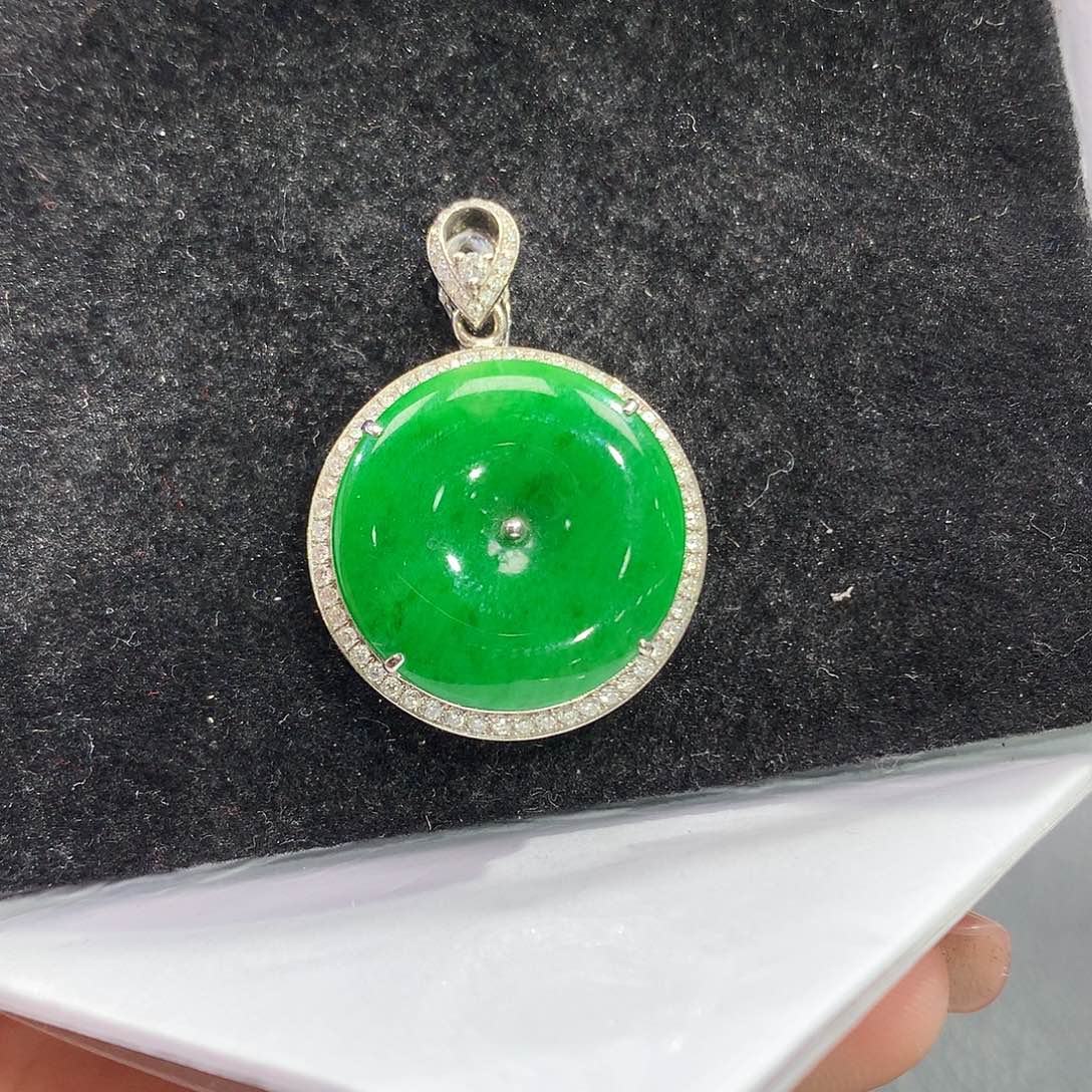 翡翠吊坠(赠链)18K金镶嵌