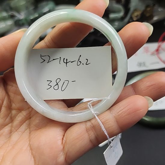 翡翠未镶嵌手镯漂绿花小圈囗52 圈，