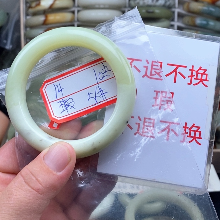 未镶嵌蛇纹石玉颈饰