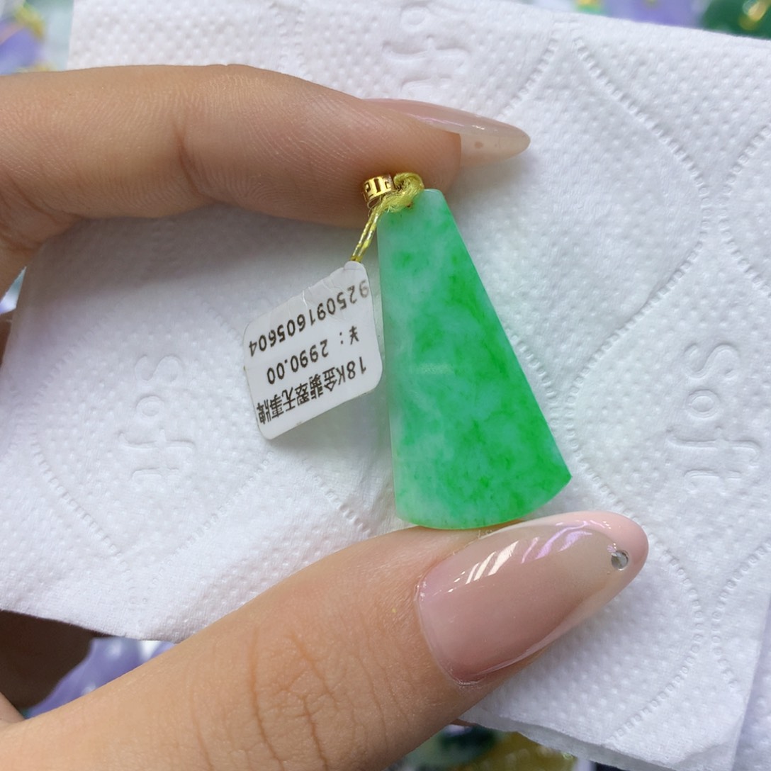 颈饰18K金镶嵌翡翠