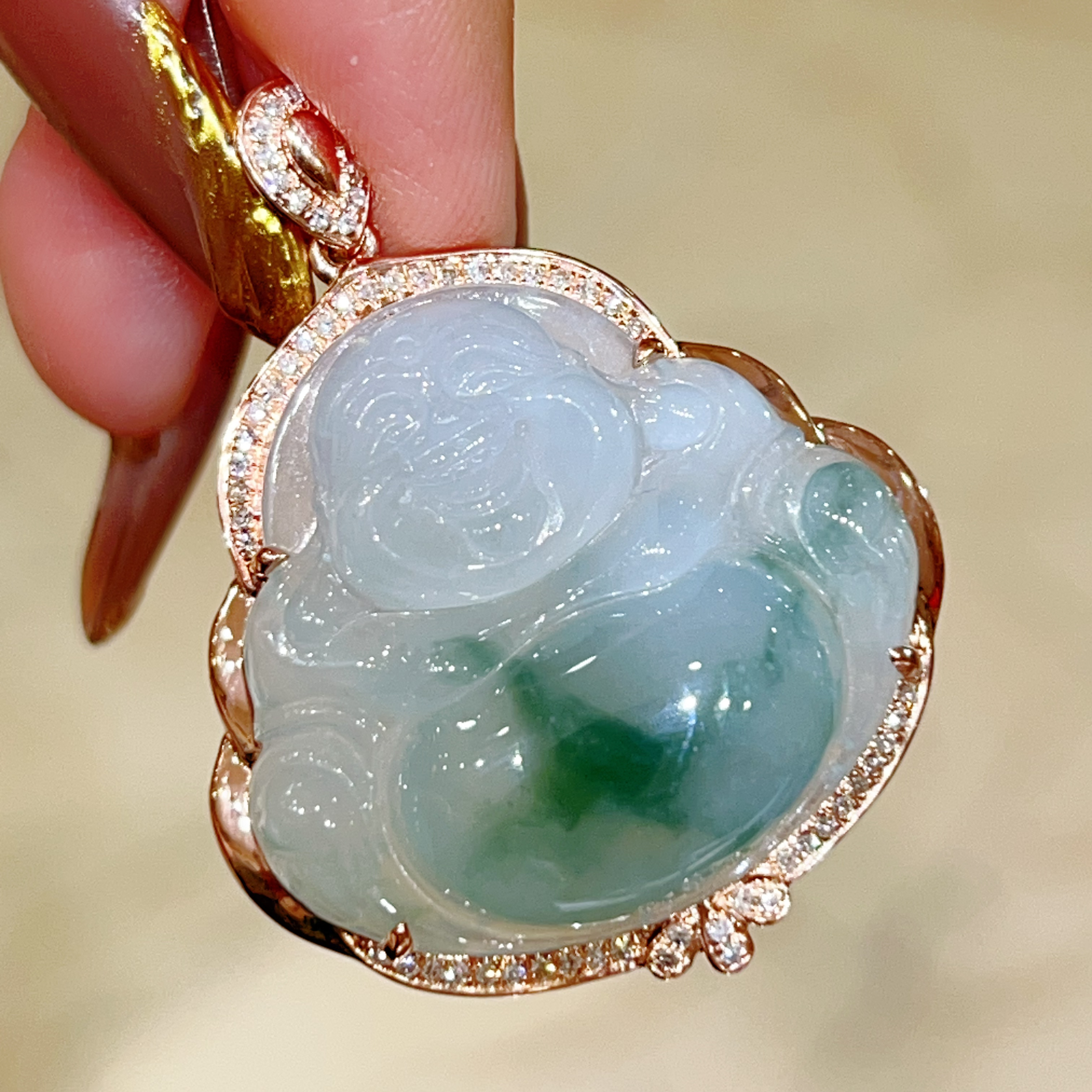 18k金镶嵌翡翠吊坠6500