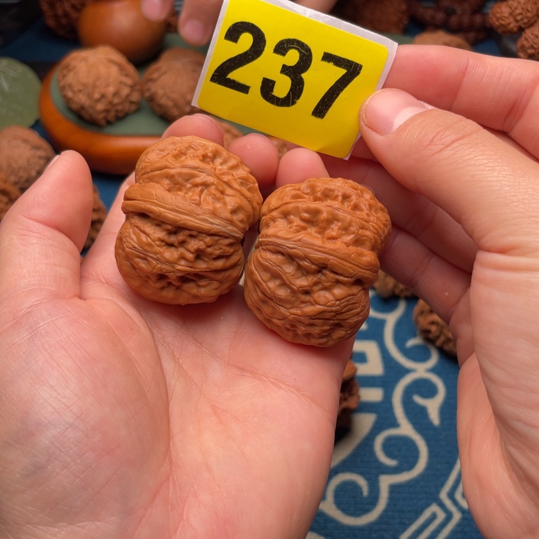 文玩核桃吊坠41元宝一237号