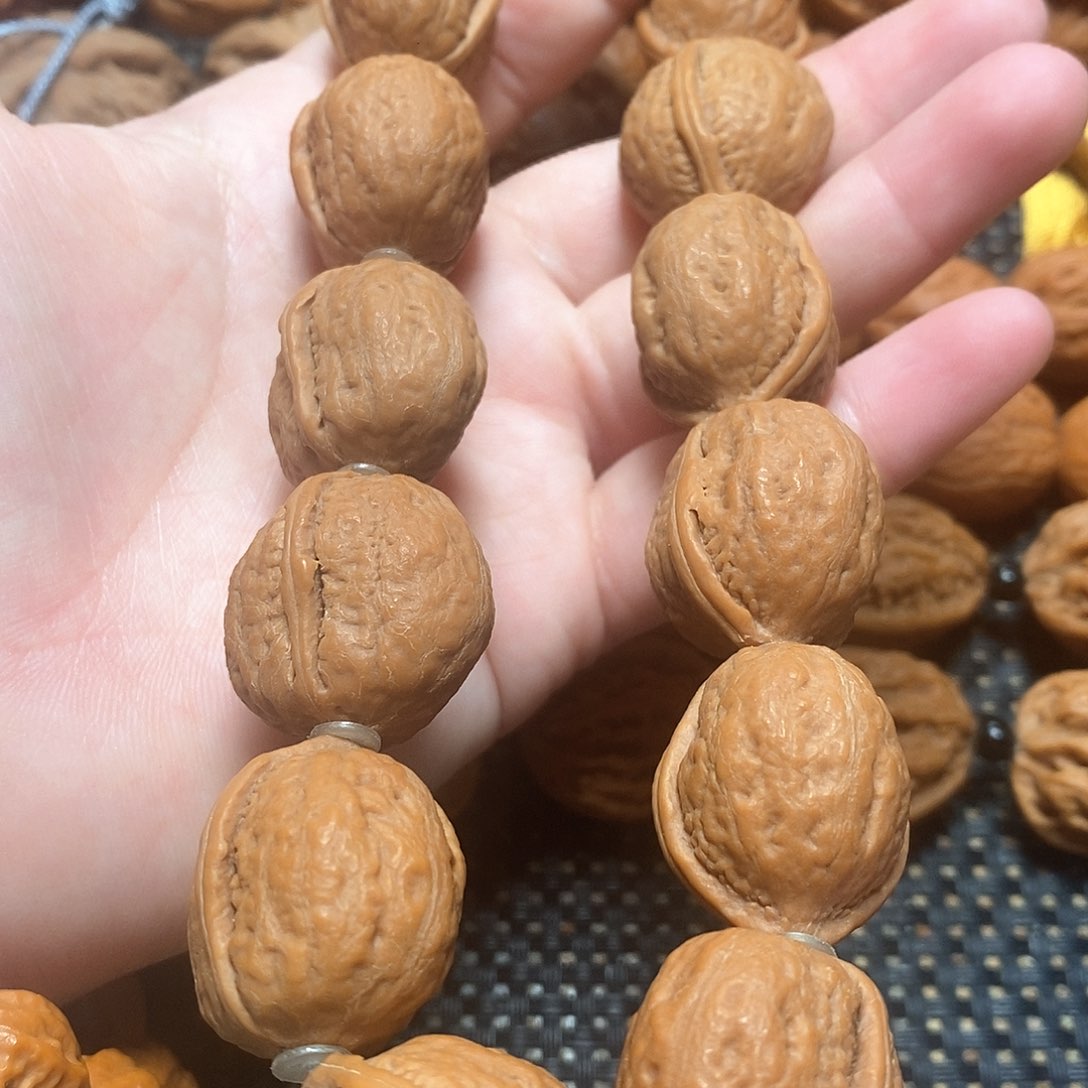 文玩核桃手串绣花鞋