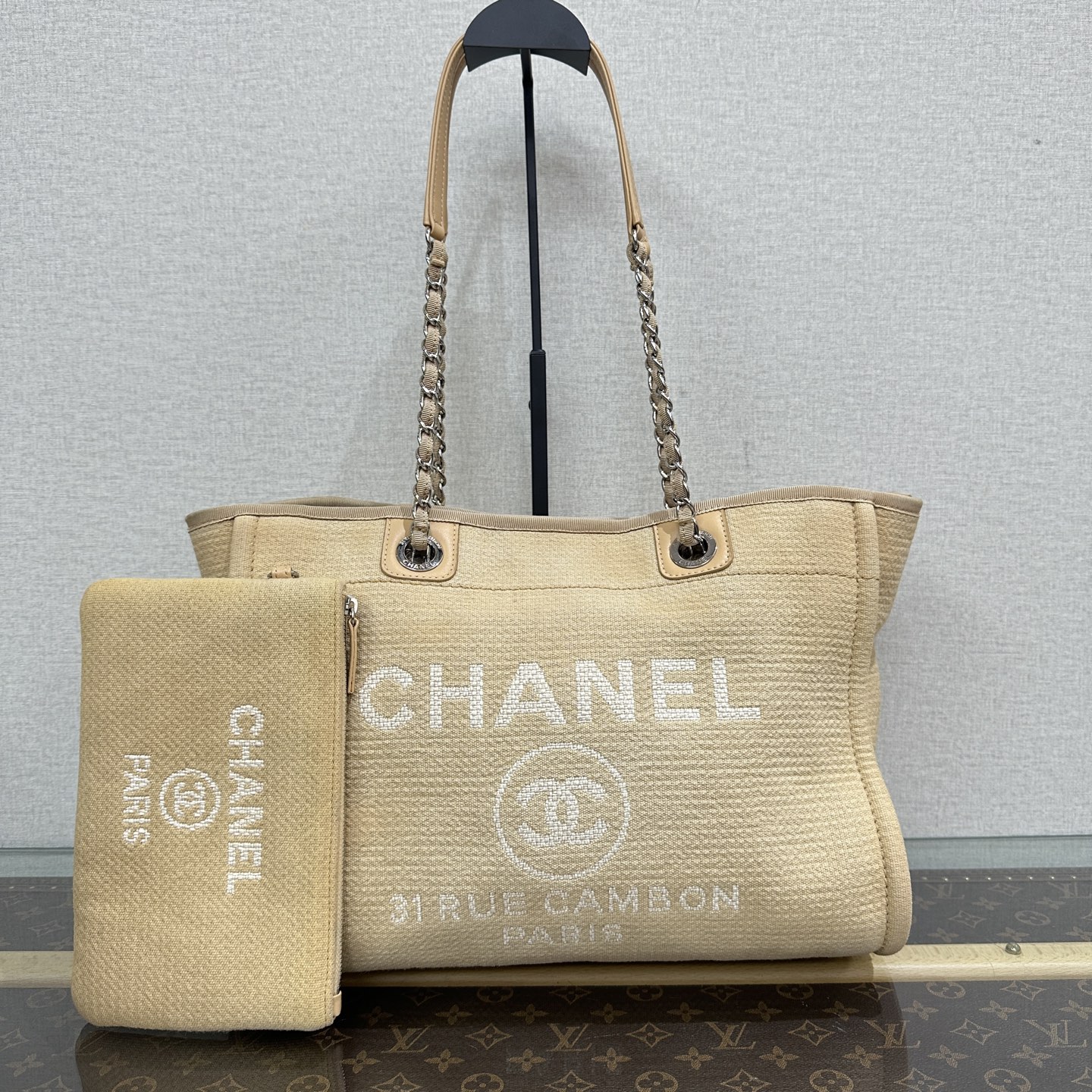 95新 Chanel/香奈儿  奶茶色银扣子母手提单肩沙滩包 11145