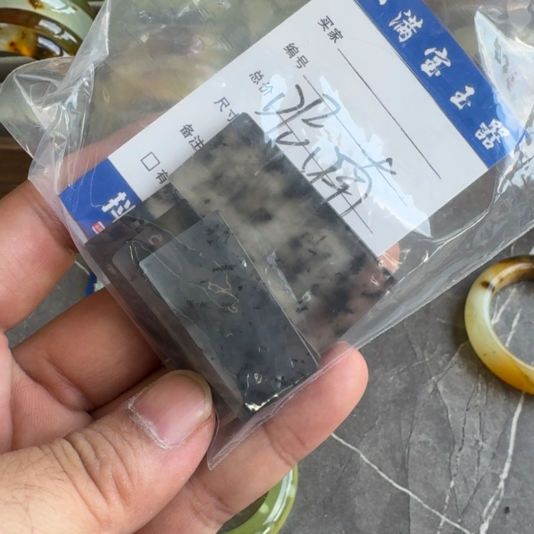 呢***i未镶嵌蛇纹石玉手镯