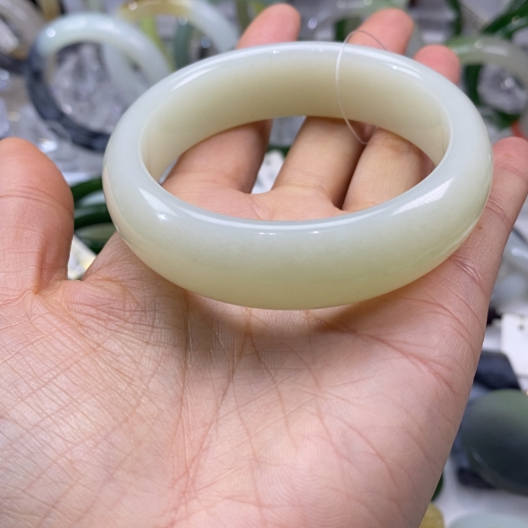 和田玉未镶嵌手镯