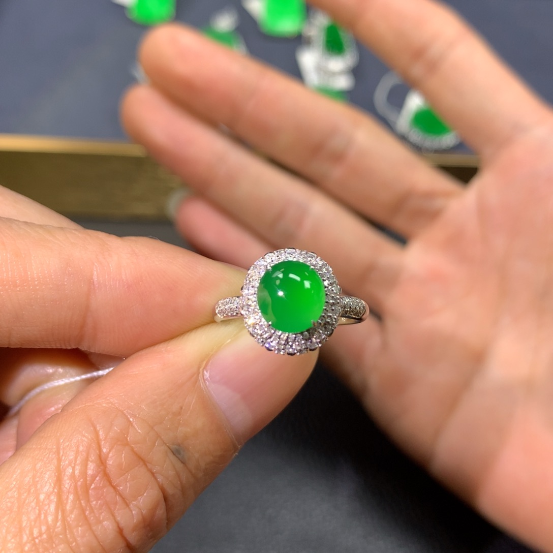 翡翠戒指18K金镶嵌翡翠