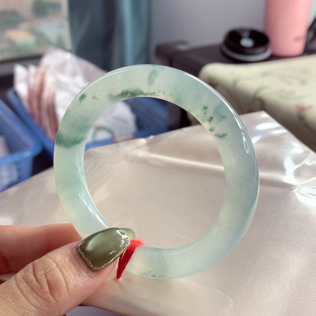 翡翠手镯（圆镯）未镶嵌51.9冰，胶，透，无纹裂 小柒