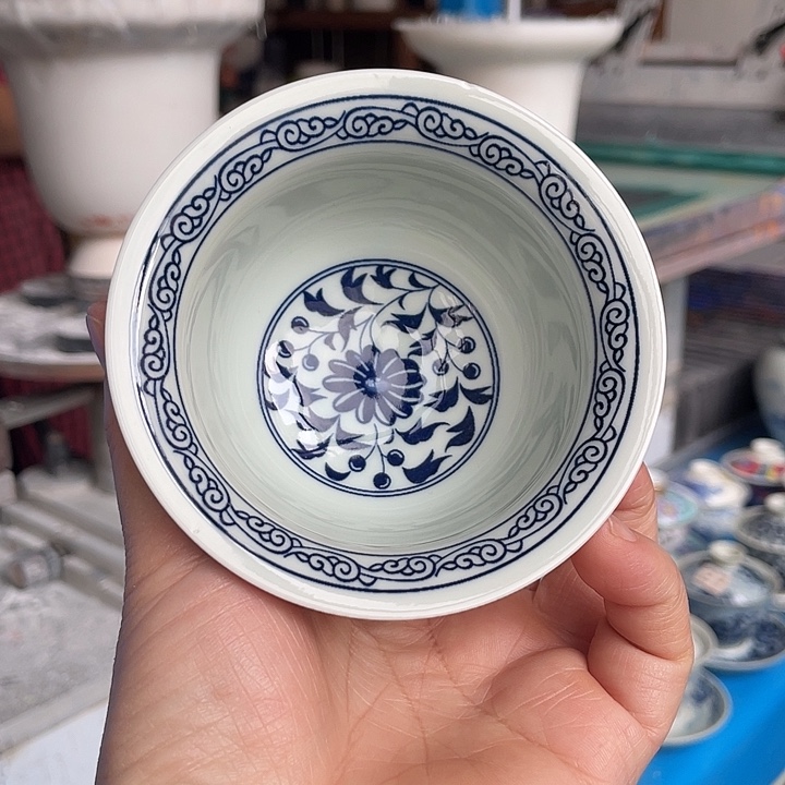 青花釉下彩杯子哈