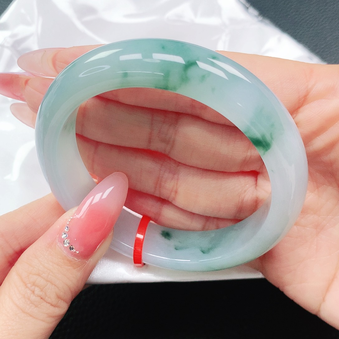 翡翠手镯未镶嵌55圈