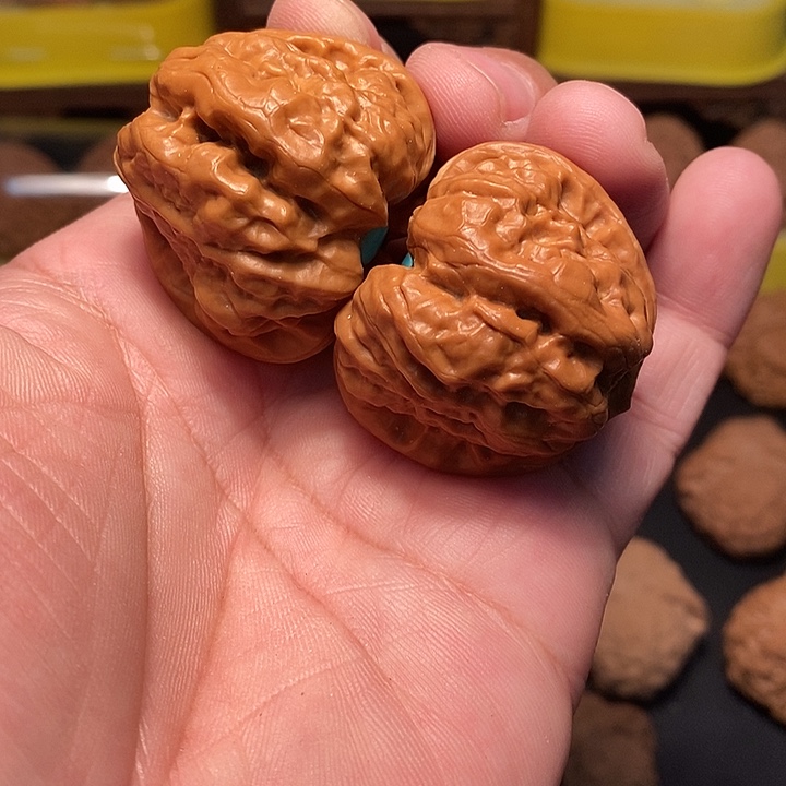 一***卿吊坠文玩核桃40尺，镶嵌蛤蟆头