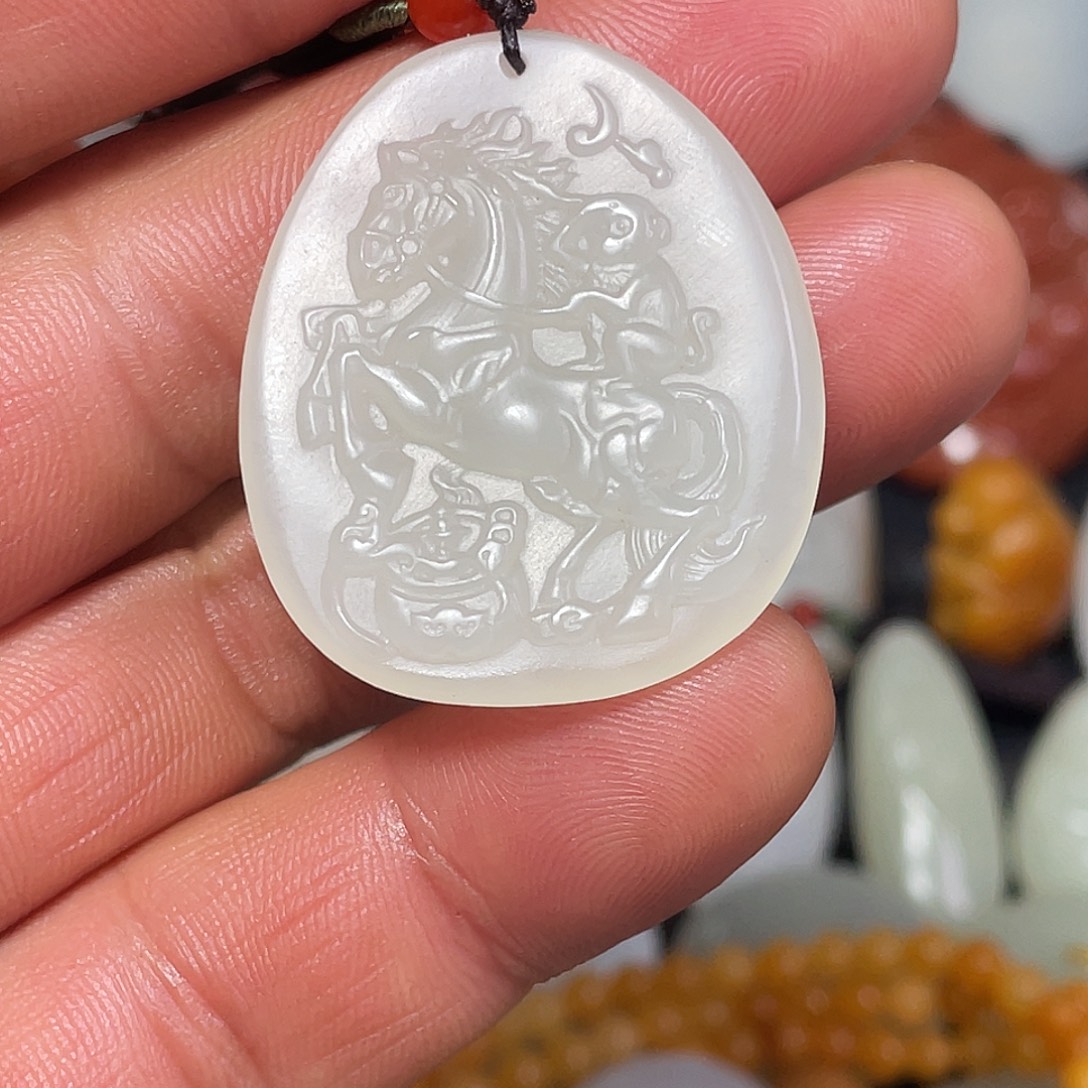 和田玉未镶嵌颈饰吊坠