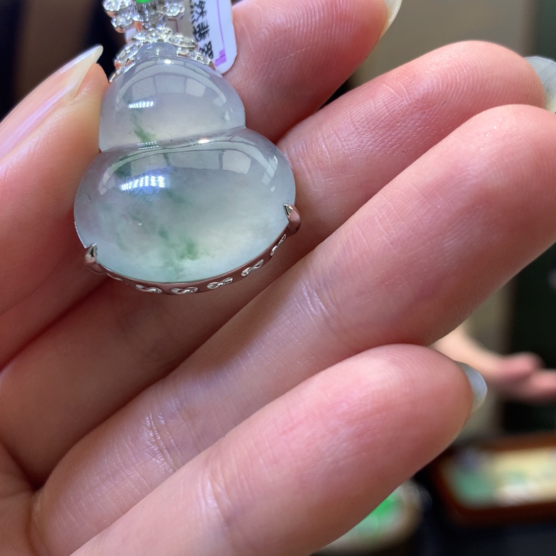 颈饰18K金镶嵌翡翠