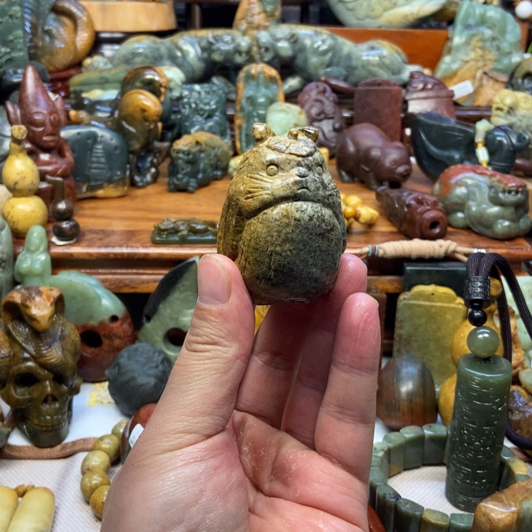 岫岩河磨玉（透闪石质玉）把件未镶嵌