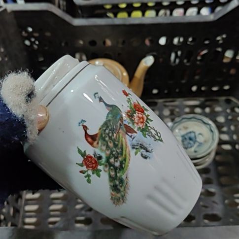 萨***美陶瓷精美摆件（不退换，微瑕疵）