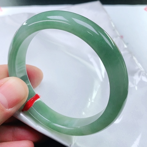 翡翠手镯未镶嵌翡翠手镯未镶嵌