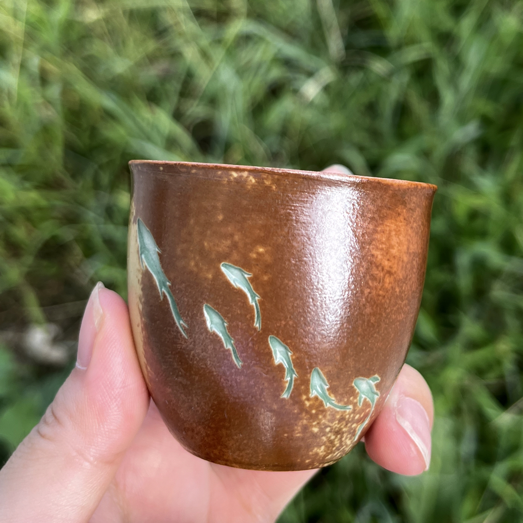 龙泉青瓷草木灰鱼杯