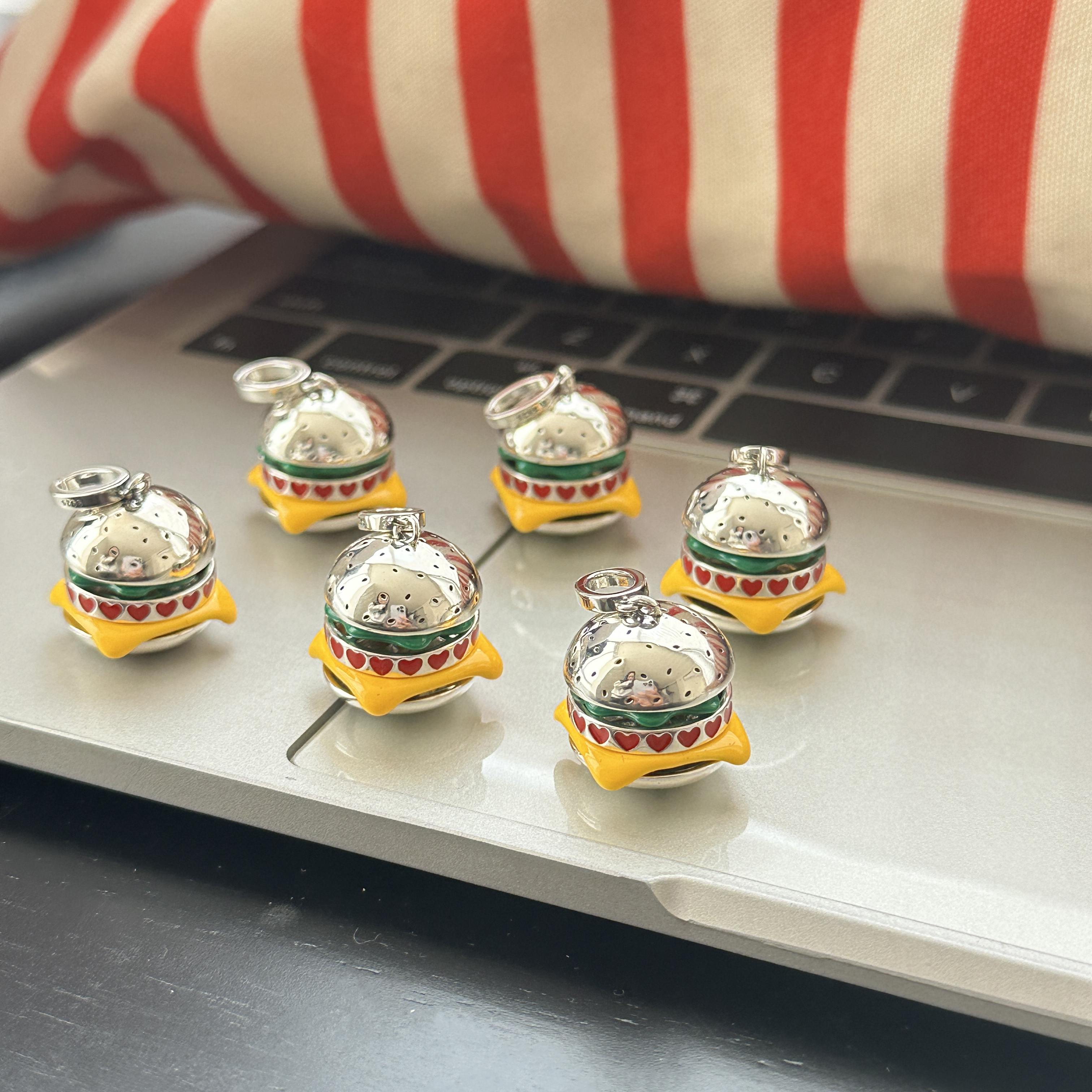 吊坠925银 原创设计时尚简约百搭气质女汉堡吊坠 3754