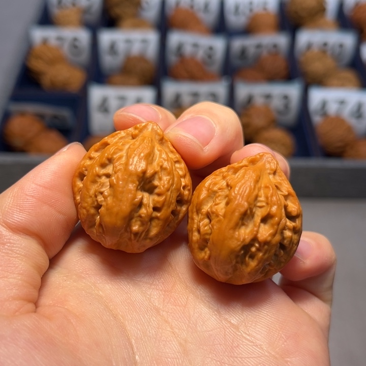 文玩核桃把件腊皮489