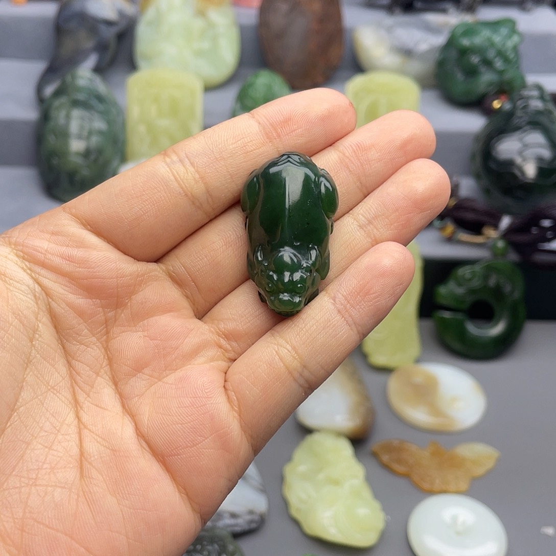 和田玉未镶嵌颈饰