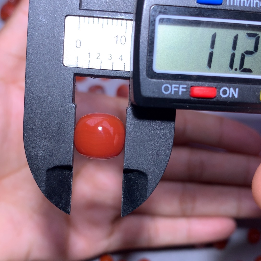 南红玛瑙未镶嵌玫锦老型11.2×11孔面微白