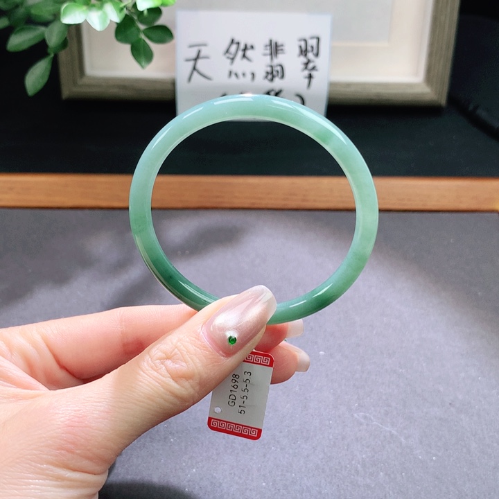 翡翠手镯未镶嵌天然翡翠手镯