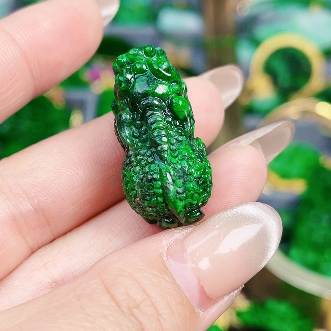 翡翠颈饰未镶嵌吊坠