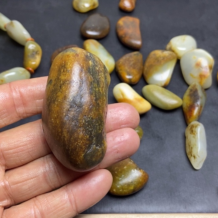 @***月和田玉（糖玉）未镶嵌珠宝奇石