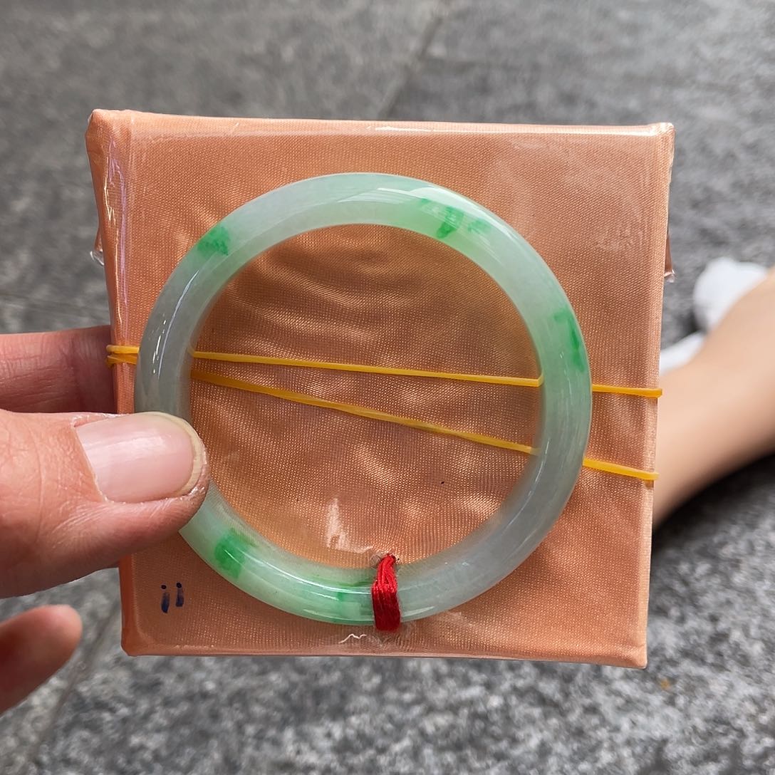 翡翠手镯未镶嵌快****难