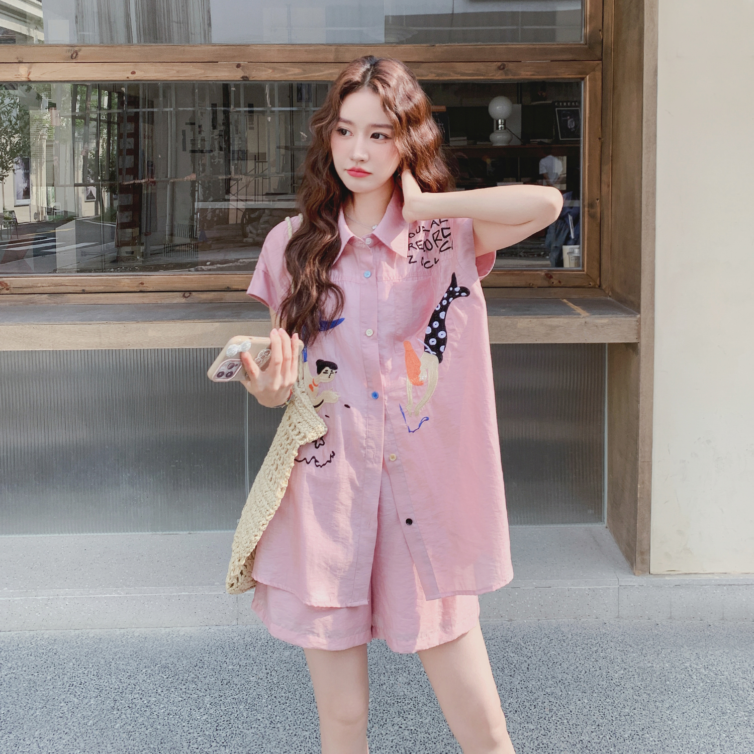 粉色氛围感减龄套装裤女夏新款设计感涂鸦短袖上衣阔腿短裤两件套