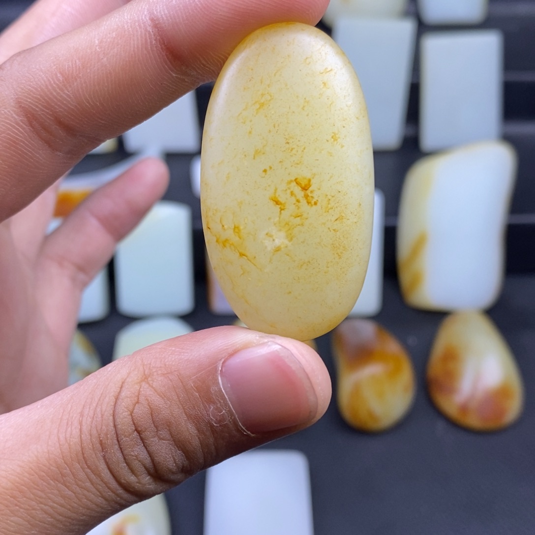 未镶嵌吊坠定制和田玉火