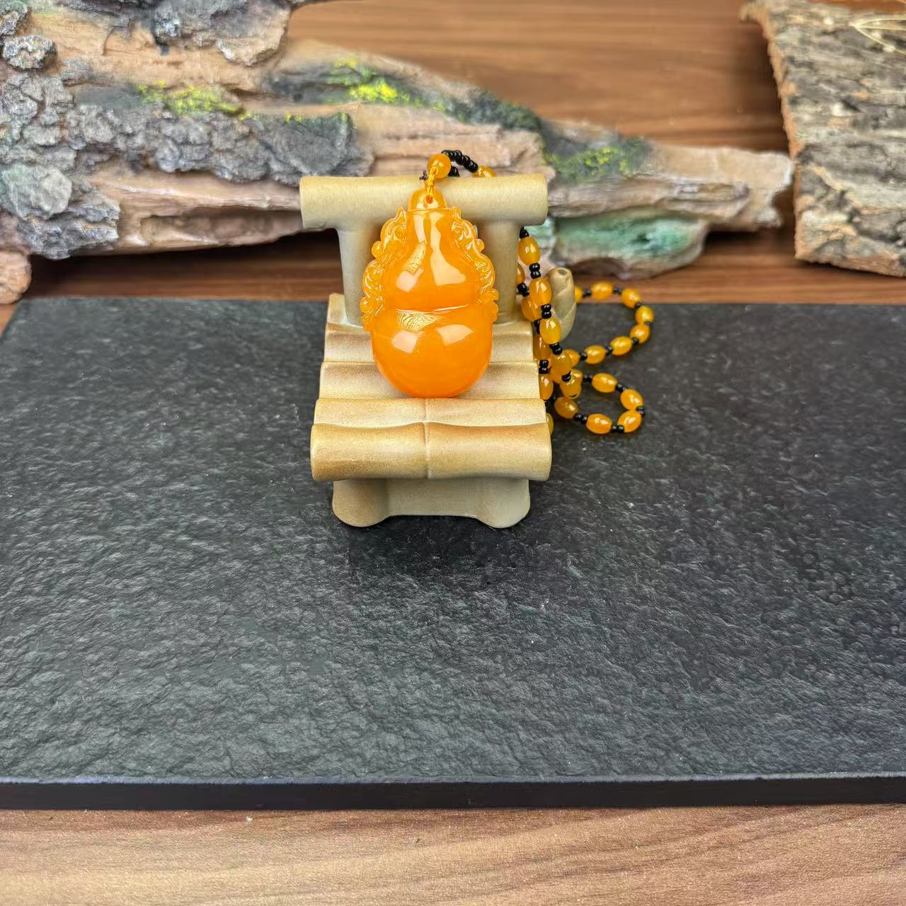 鸡油黄葫芦吊坠 SC024