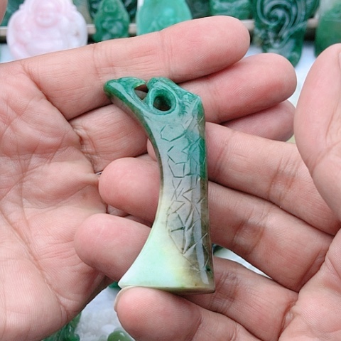 独山玉颈饰未镶嵌方****贩