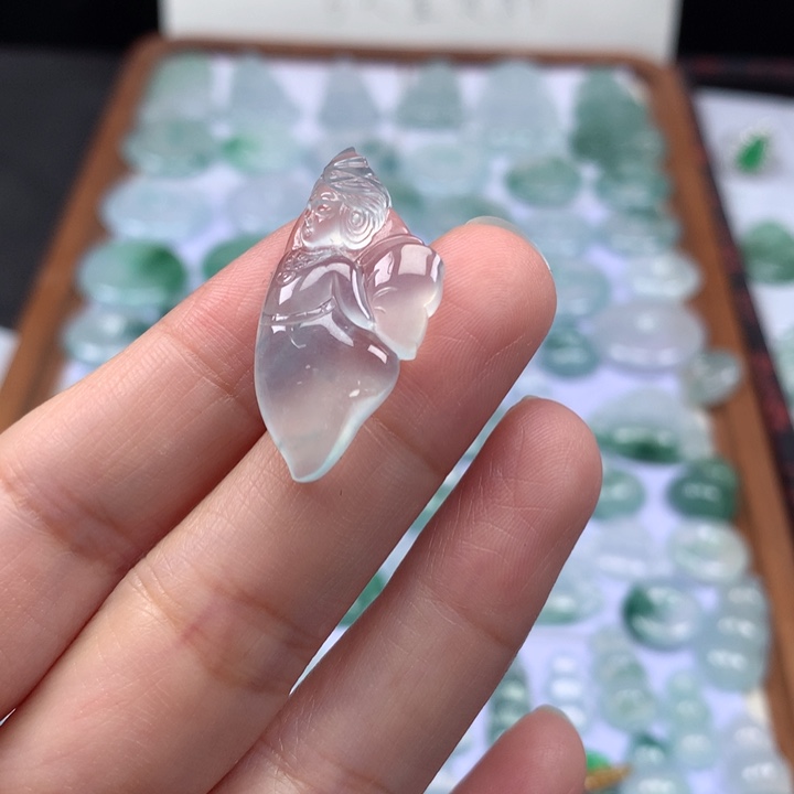 颈饰未镶嵌翡翠高冰蝴蝶仙子