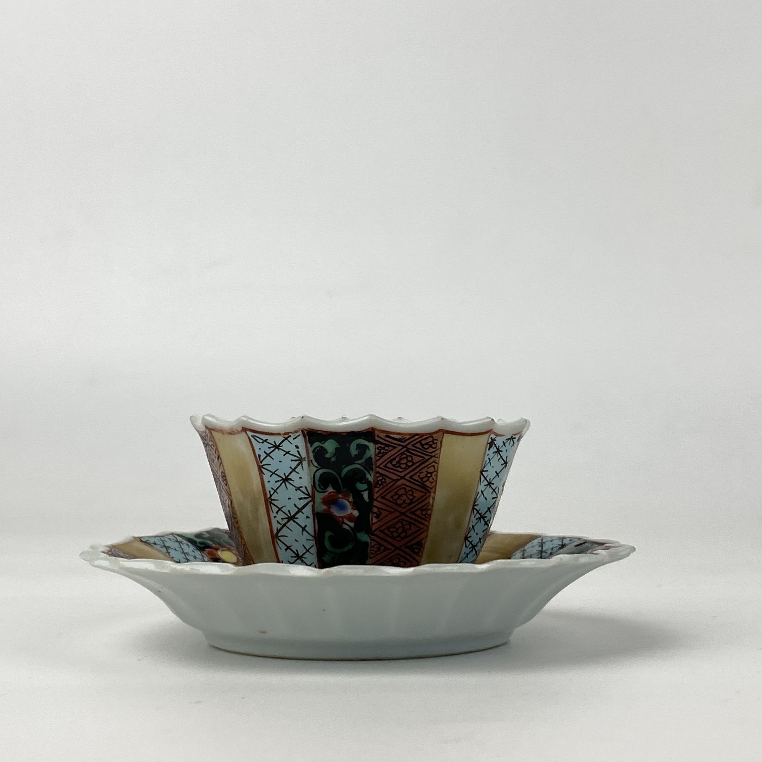 6204·粉彩渔家乐杯碟一套【古董拍卖】